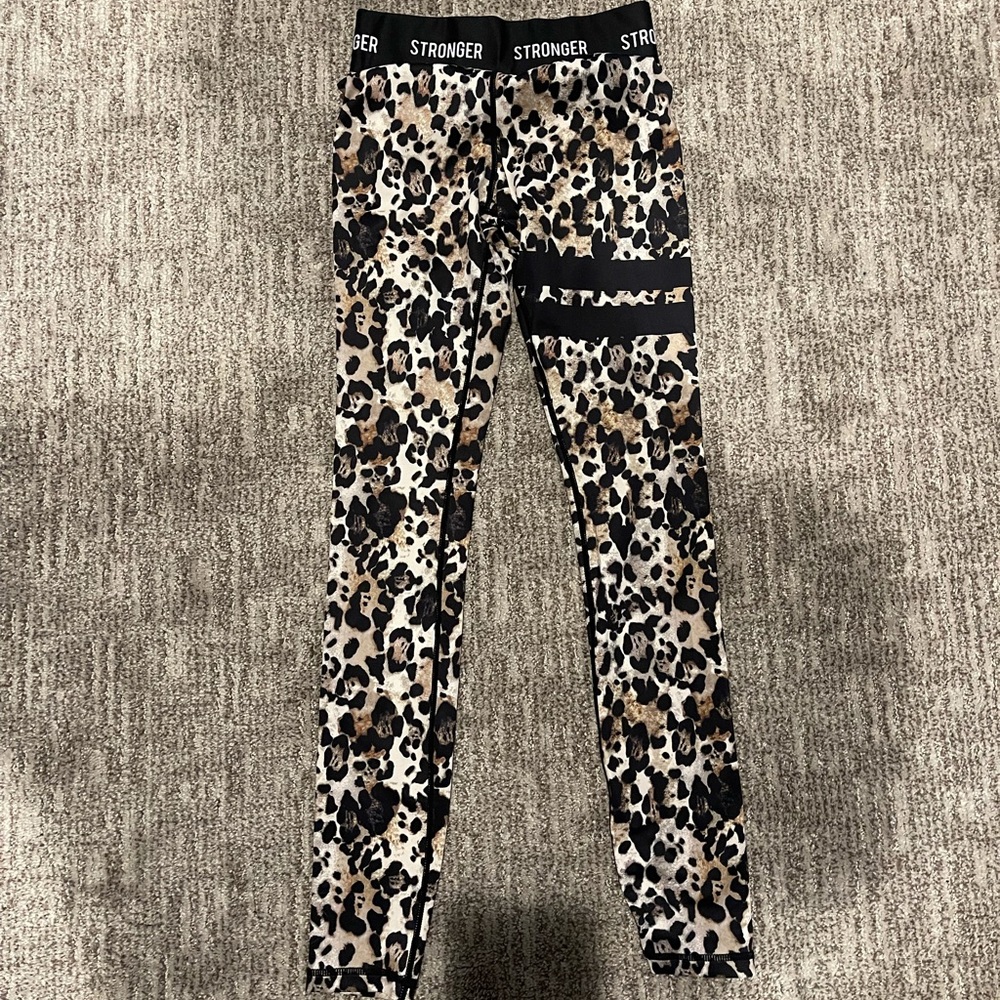 Stronger leggings in leopard